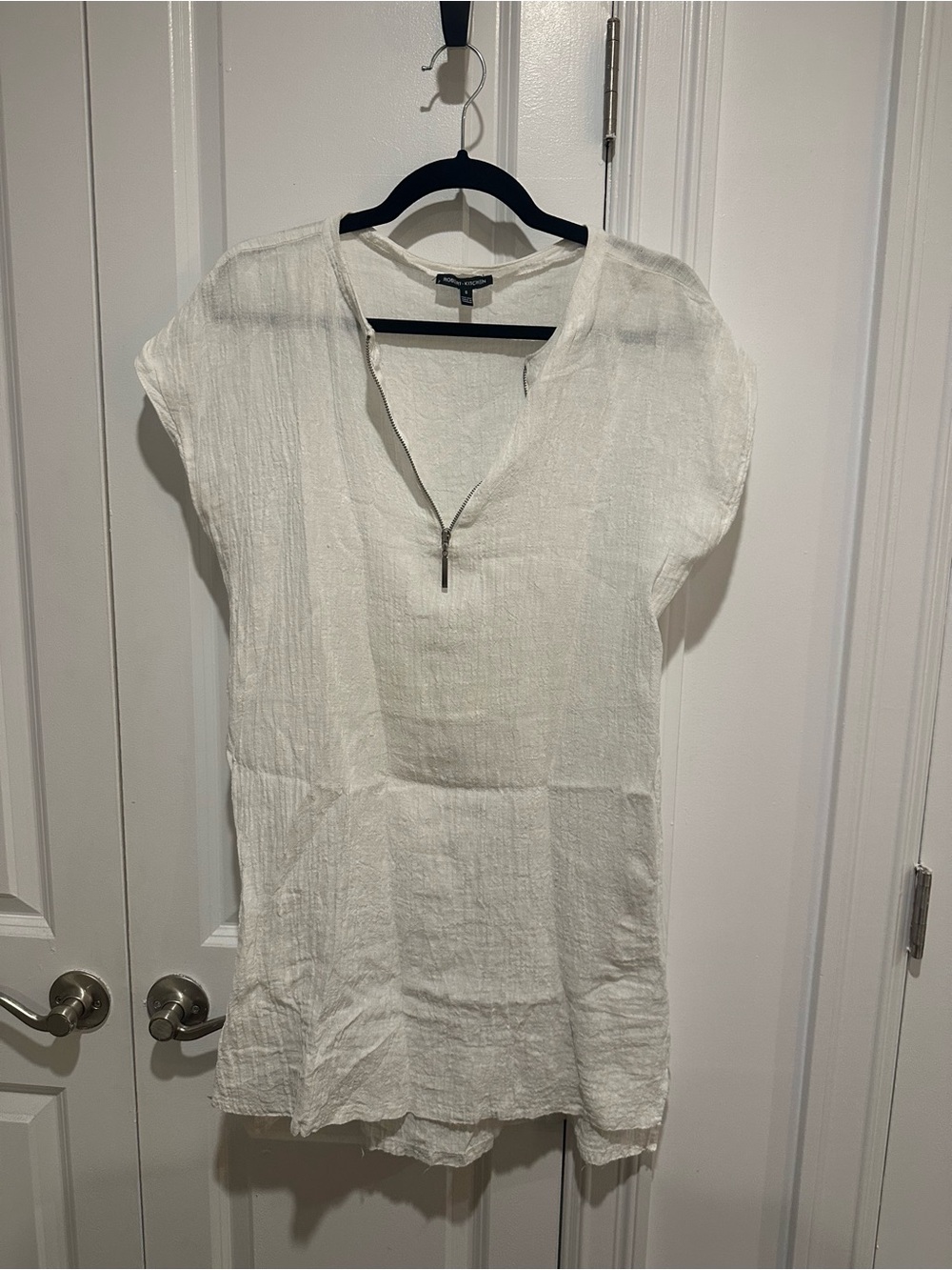 White Short Sleeve Linen-Blend Tunic with V-Neck Zip, Size Small
